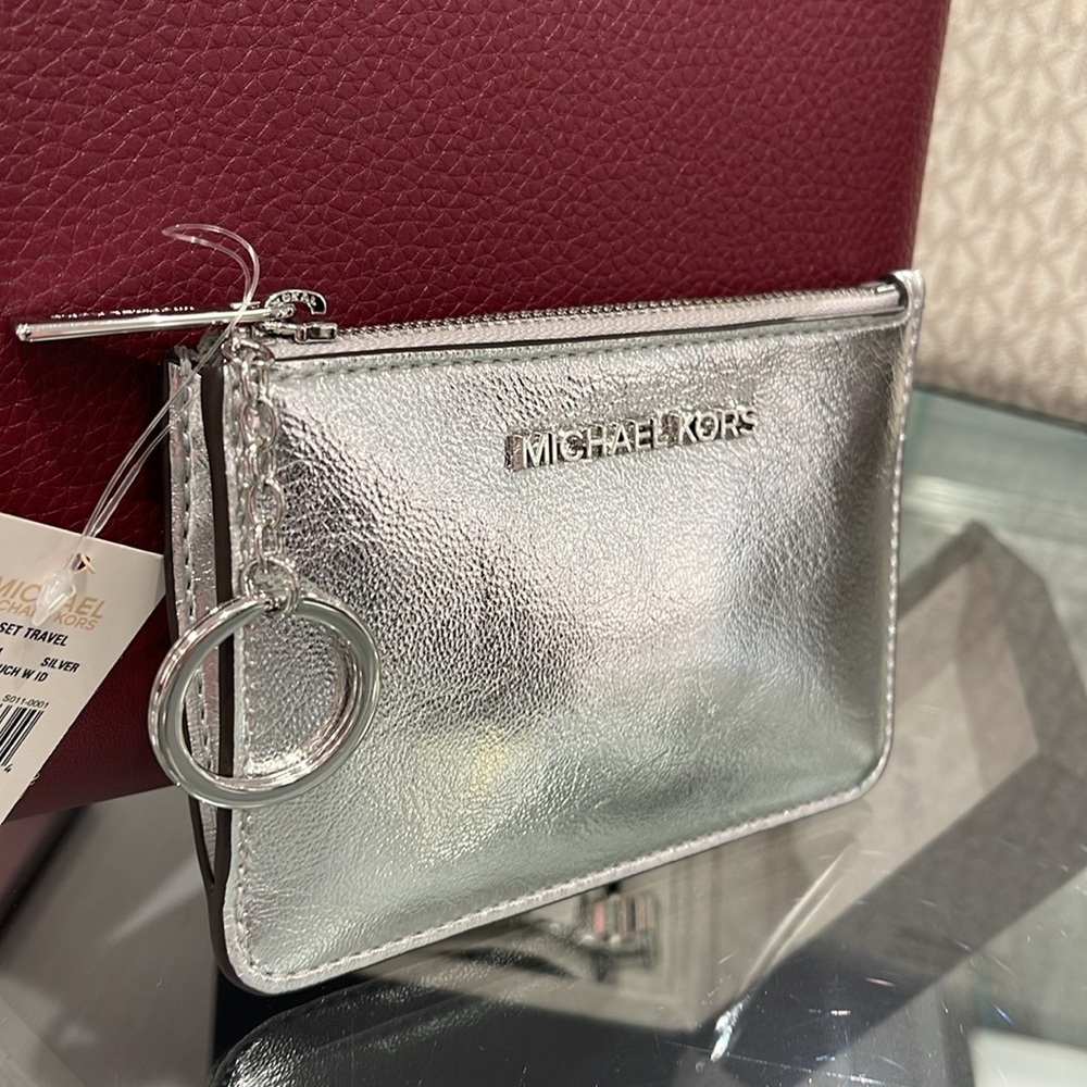 MICHAEL KORS
Jet Set Travel Small Top Zip Coin Pouch With ID
Silver 
NWT - Picture 12 of 16